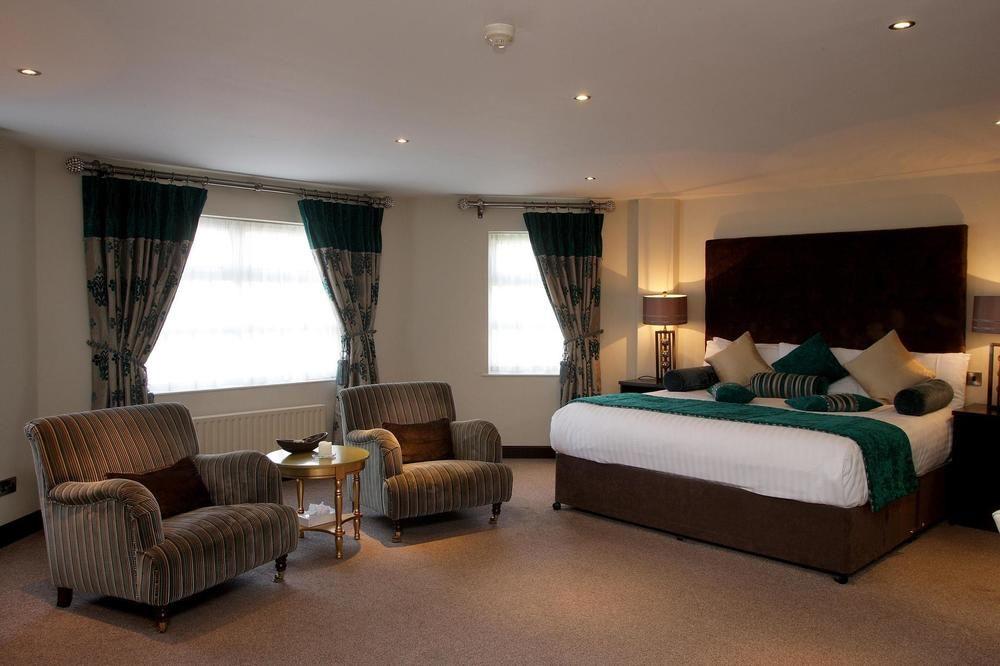 Waterfoot Hotel Лъндъндери Екстериор снимка