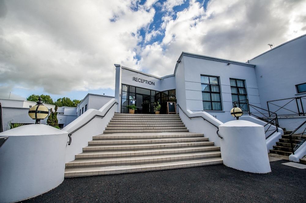 Waterfoot Hotel Лъндъндери Екстериор снимка