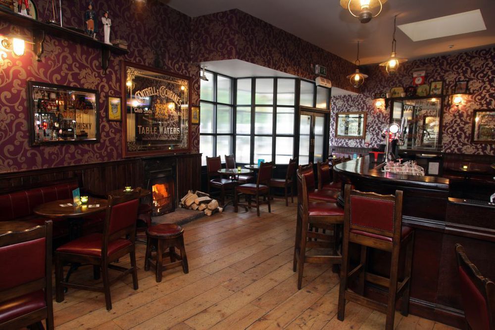Waterfoot Hotel Лъндъндери Екстериор снимка