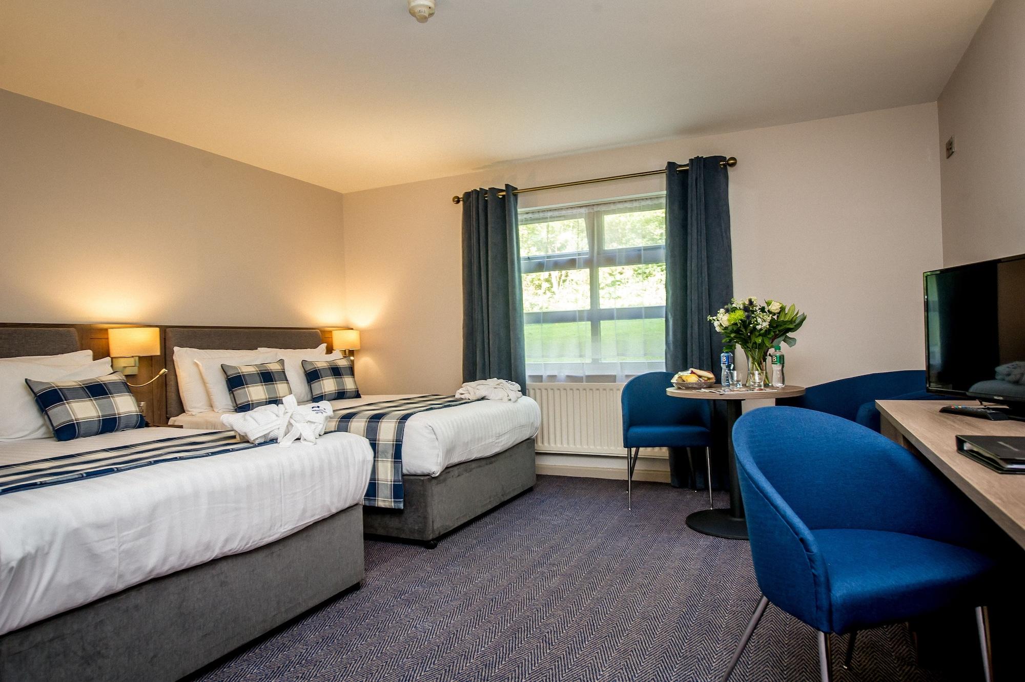 Waterfoot Hotel Лъндъндери Екстериор снимка