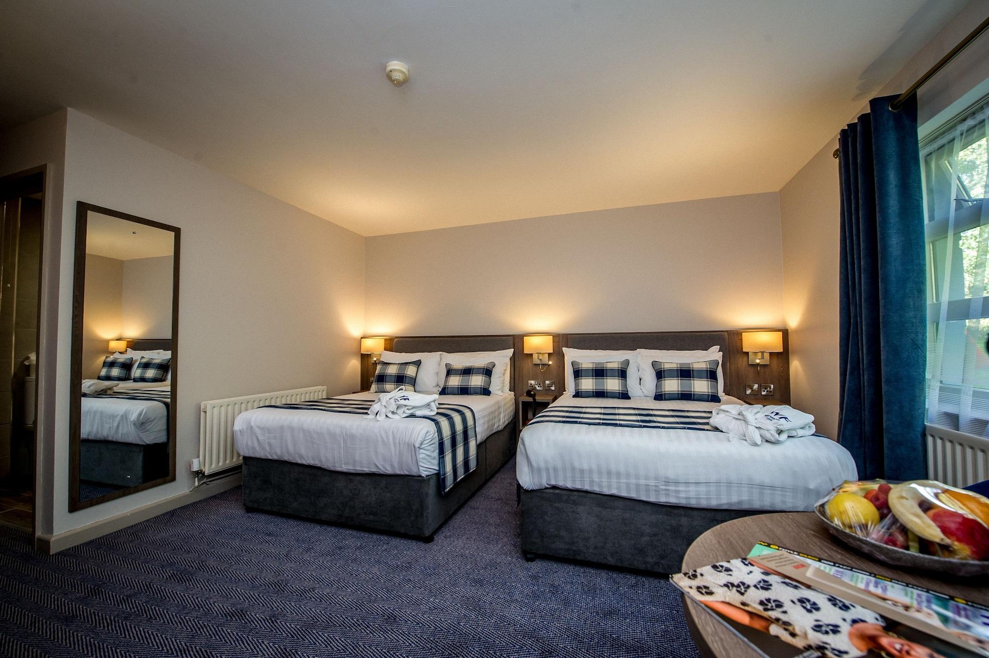 Waterfoot Hotel Лъндъндери Екстериор снимка