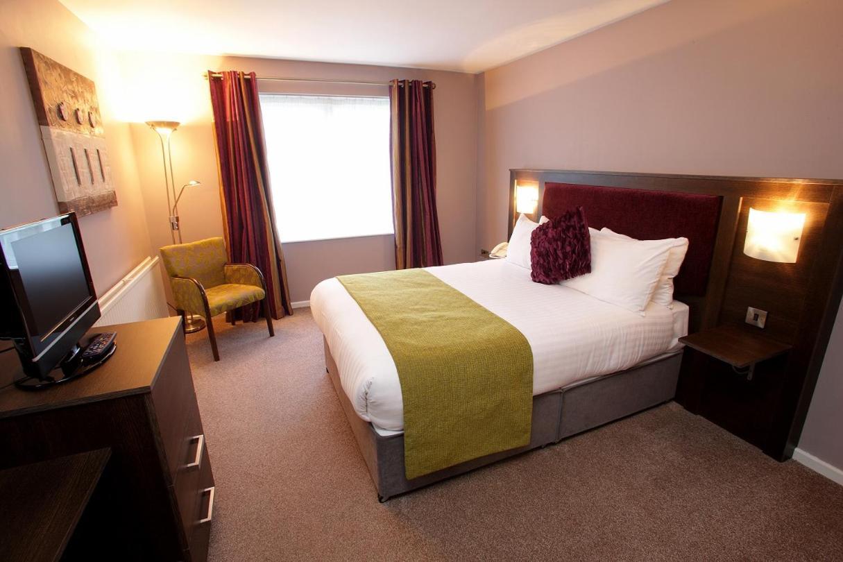 Waterfoot Hotel Лъндъндери Екстериор снимка