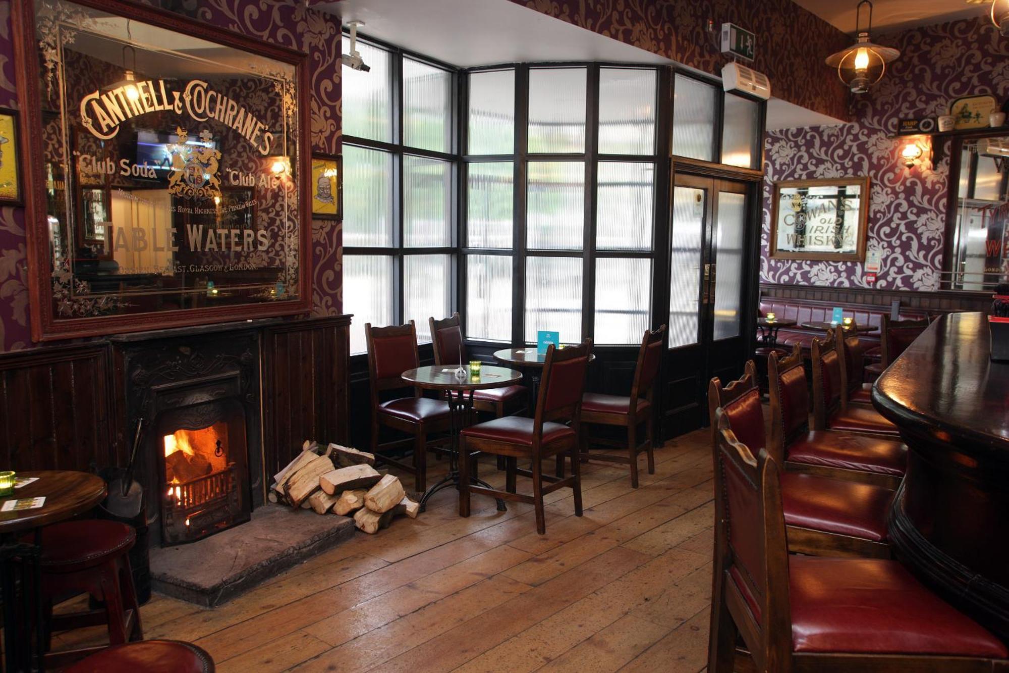 Waterfoot Hotel Лъндъндери Екстериор снимка