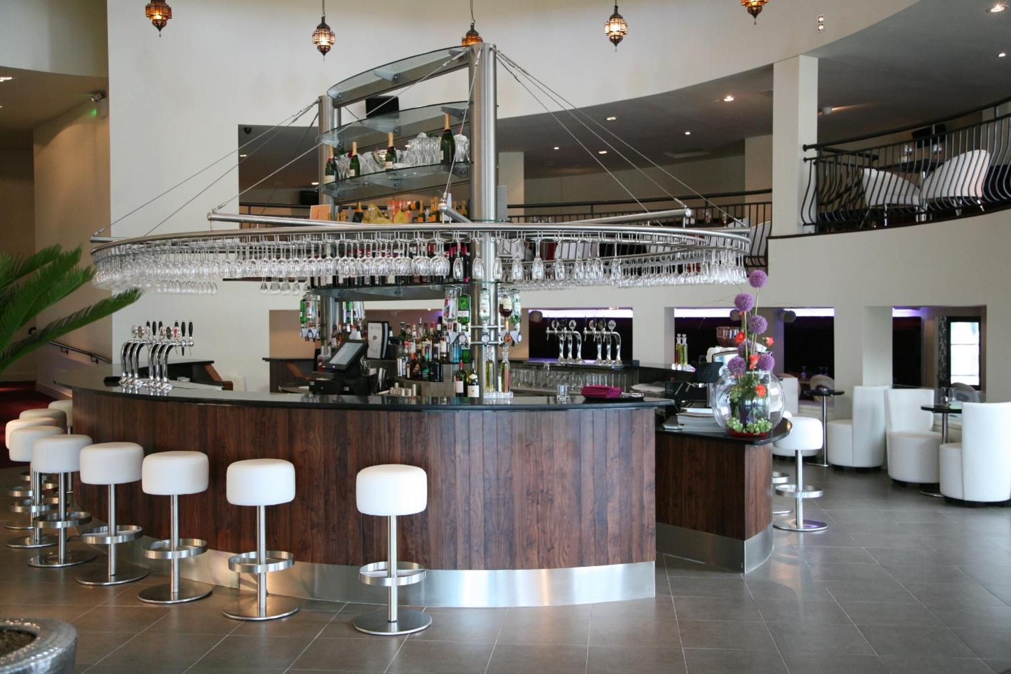 Waterfoot Hotel Лъндъндери Екстериор снимка