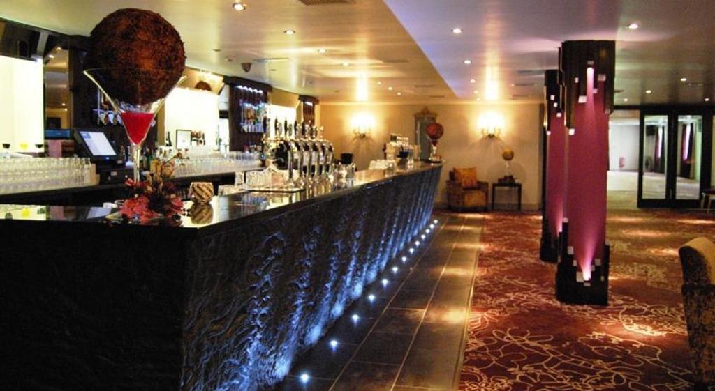 Waterfoot Hotel Лъндъндери Екстериор снимка