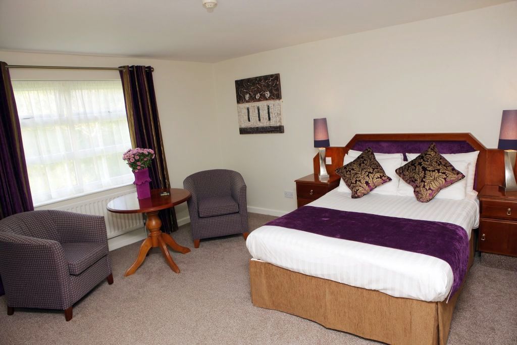 Waterfoot Hotel Лъндъндери Екстериор снимка