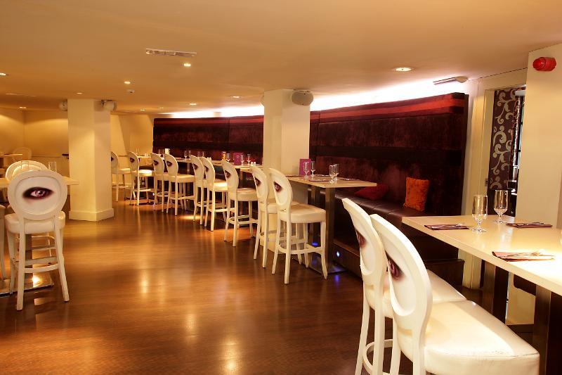 Waterfoot Hotel Лъндъндери Екстериор снимка