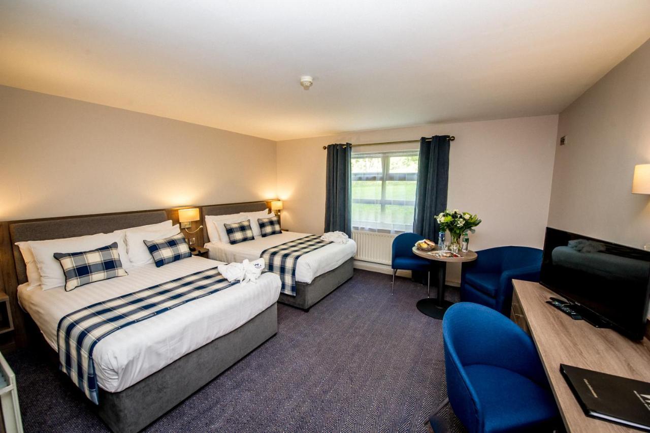 Waterfoot Hotel Лъндъндери Екстериор снимка