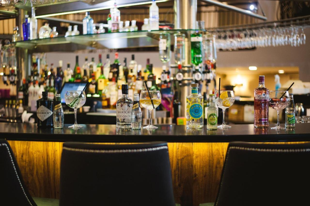 Waterfoot Hotel Лъндъндери Екстериор снимка