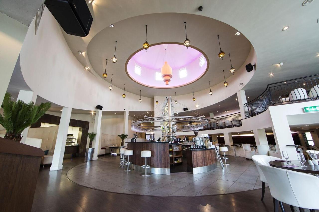 Waterfoot Hotel Лъндъндери Екстериор снимка
